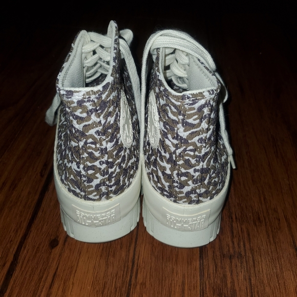 NWOT Converse CTAS Lugged 2.0 Platform High Top Women's Canvas Sneakers - Picture 2 of 6